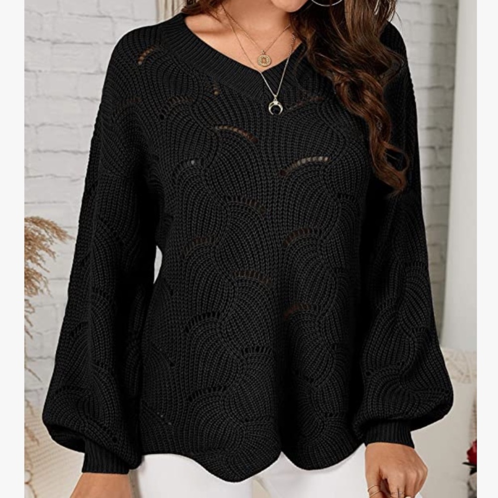 Woman’s v neck sweater black